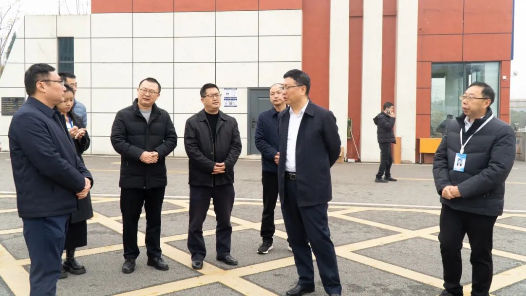 张智勇副市长一行深入学校调研春季开学准备工作